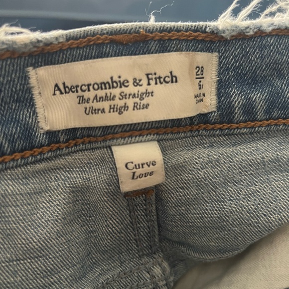 Abercrombie & Fitch Curve Love Ankle Straight Ultra High Rise Jeans Light Wash - Picture 8 of 12